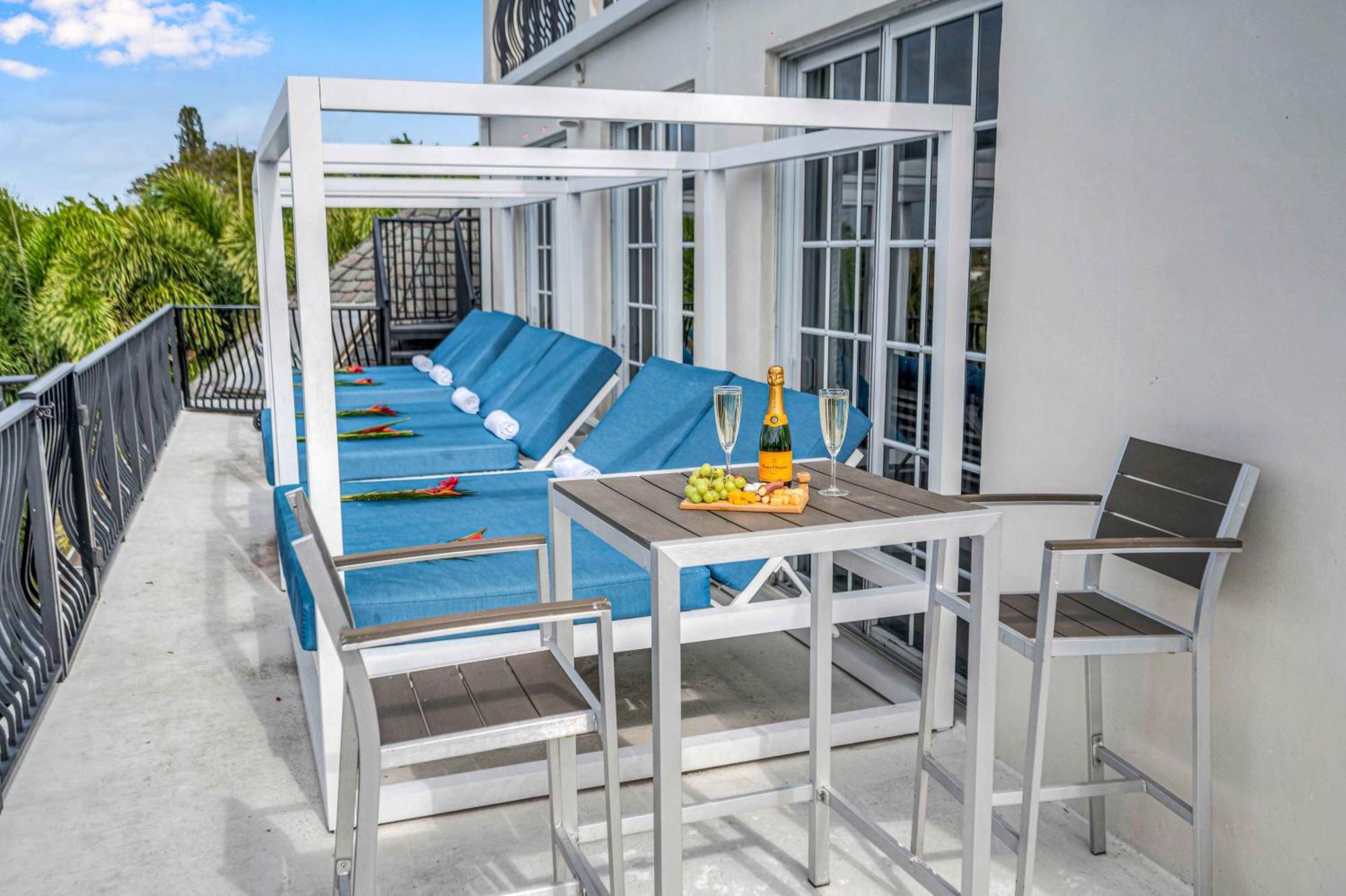 The Modern Castle Canal View Access Rooftop Living Greenhouse Vlllas Fort Lauderdale Eksteriør billede